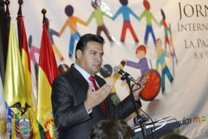 El alcalde de La Paz (Bolivia) y copresidente de la UCCI, Luis Revilla, durante el acto inaugural del encuentro internacional "Ciudad Accesible" celebrado este jueves 8 de junio en La Paz.